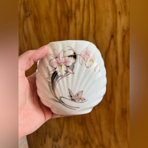 Floral Japanese Vase - Picture 1 of 3